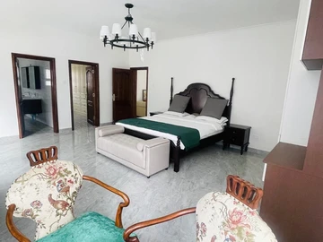 4 Bedroom Garden Flat