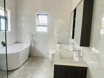 4 Bedroom Garden Flat