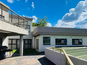 9 Bedroom House