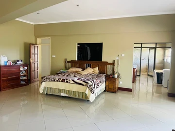 9 Bedroom House