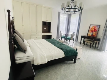 4 Bedroom Garden Flat