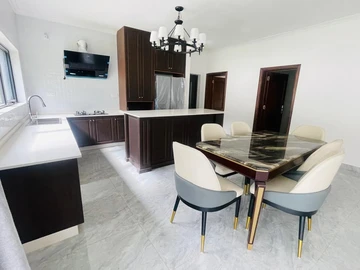 4 Bedroom Garden Flat