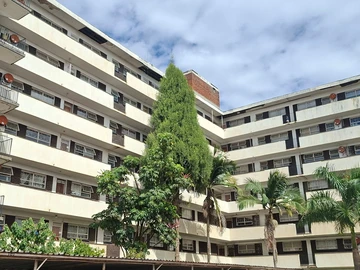 2 Bedroom Flat & Apartment