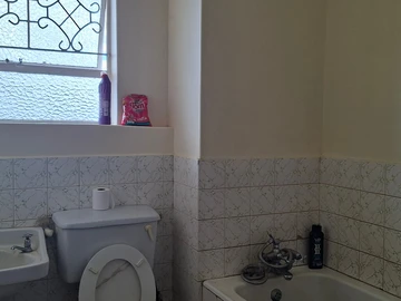 2 Bedroom Flat & Apartment