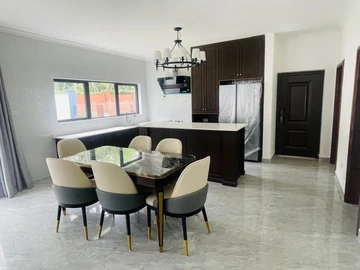 4 Bedroom Garden Flat