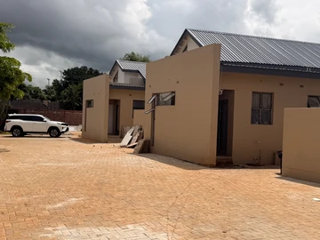 2 Unit Townhouse Complex