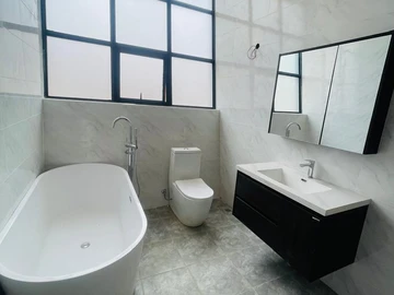 4 Bedroom Garden Flat