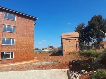 2 Bedroom Flat & Apartment